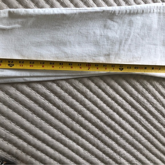 Zara women’s high waist cropped white jeans. Sz 8 - Picture 7 of 7
